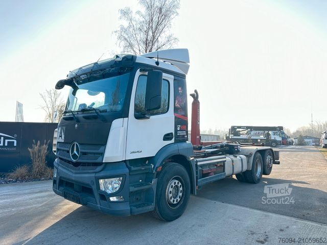 Tovornjak s kavljem za kontejnerje MERCEDES-BENZ Antos 2643 6x2 Abrollkipper AHK