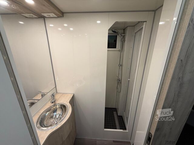 Boskapstransportör, hästtransportör Mercedes-Benz Fuso Pferdetransporter POP-Out 3 Stellplätze