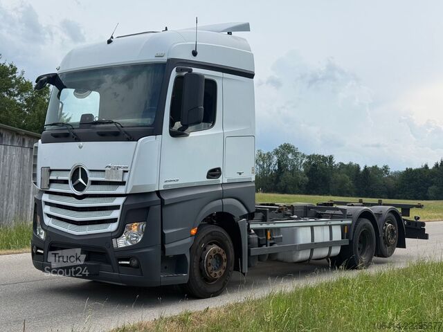 شاحنة ذات هياكل قابلة للتبديل MERCEDES-BENZ Actros 2543