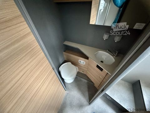 Polointegrovaný karavan Dethleffs Just 90 T 7052 DBM wenig km 1. Hand