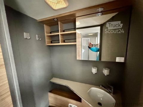 Polointegrovaný karavan Dethleffs Just 90 T 7052 DBM wenig km 1. Hand