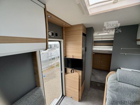 Polointegrovaný karavan Dethleffs Just 90 T 7052 DBM wenig km 1. Hand