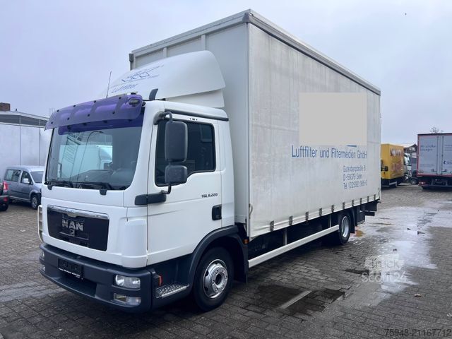 Transportador con plataforma y toldo MAN TGL dwände iebeplane