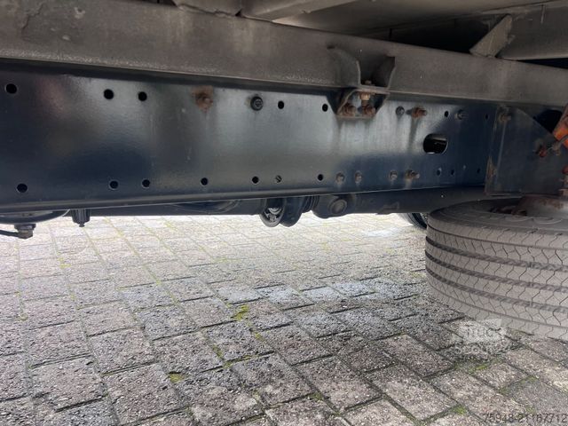 Transportador con plataforma y toldo MAN TGL dwände iebeplane