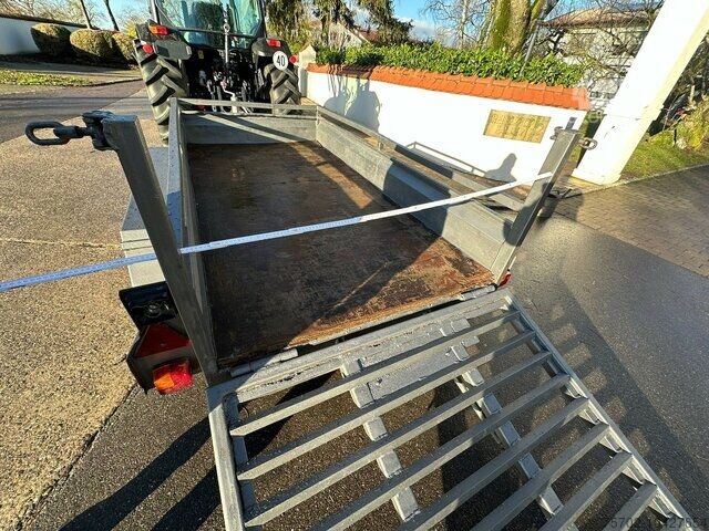 Lågbyggd trailer Dede Tieflader mit Auffahrampe Nutzlast 1.450kg