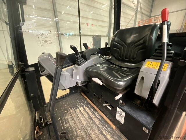 Mini-escavadora Kubota KX 016-4