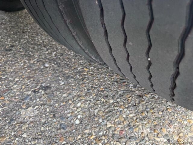 Semi carregador baixo Meert Semi Curtainside / SAF / Double Tires