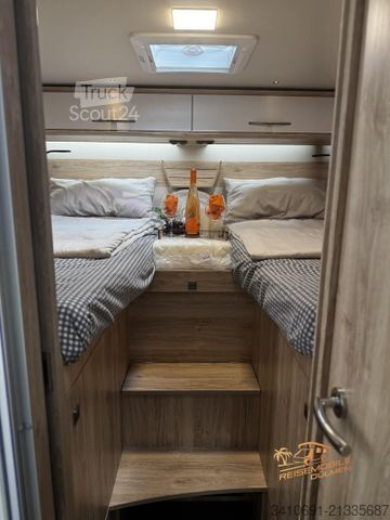Halvintegreret autocamper EURAMOBIL Profila RS 720 EF Dachlüfter RFK Sun Roof