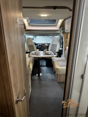 Halvintegreret autocamper EURAMOBIL Profila RS 720 EF Dachlüfter RFK Sun Roof