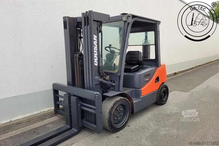 Empilhadeira diesel Doosan D30S-5