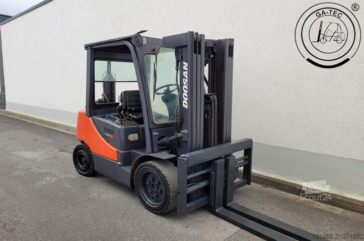 Empilhadeira diesel Doosan D30S-5