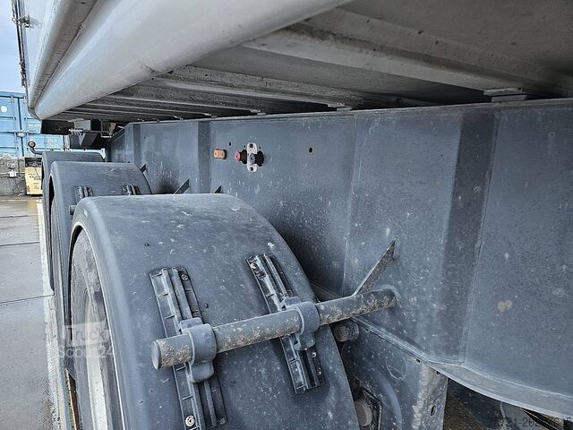 Tipper CARNEHL 26M3 THERMOMULDE ISOLATED ALCOA'S