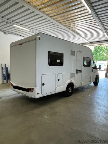 Ημι-ενσωματωμένο αυτοκινούμενο τροχόσπιτο Fiat Ducato Carasuite 650 MF | Teilintegriert | Voll ausgestattet