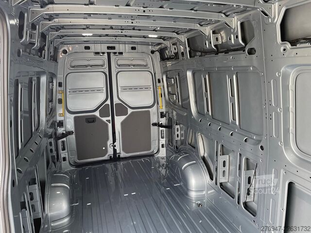 Kombi z visokim stropom MAN TGE 3.180 L4H3 Kasten 4x4 STANDHZ ACC LENKRADHZ