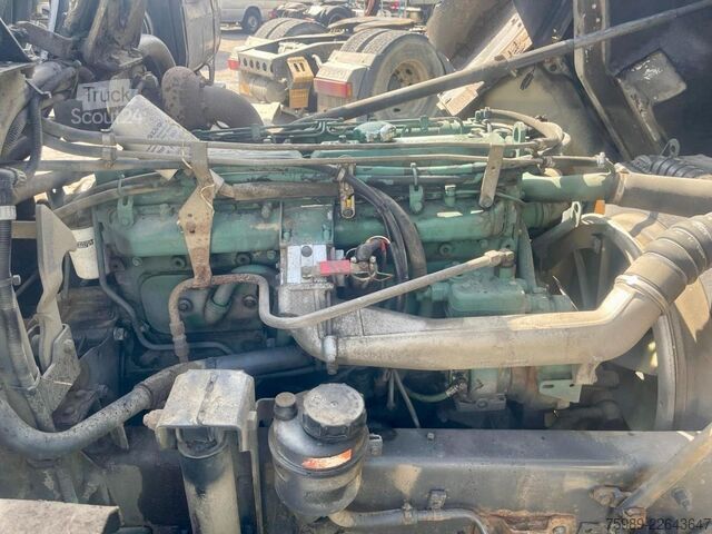 Tankowiec Volvo FL6.14 Volume: 9270 L 3 COMPARTMENTS