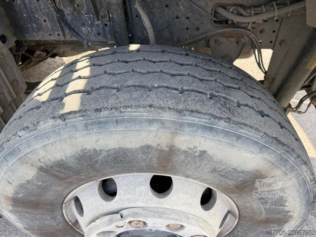 Betonszállító teherautó IVECO TRAKKER 400