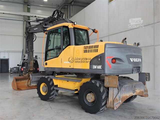 Pelle sur pneus VOLVO EW160C