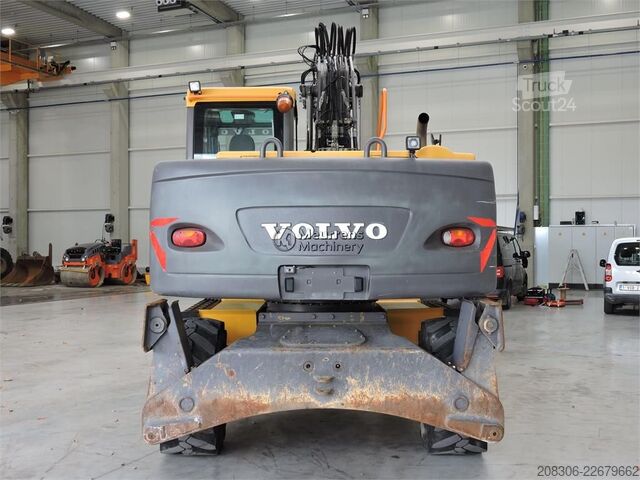 Pelle sur pneus VOLVO EW160C