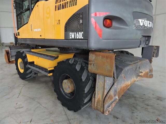 Pelle sur pneus VOLVO EW160C