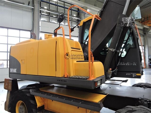 Pelle sur pneus VOLVO EW160C