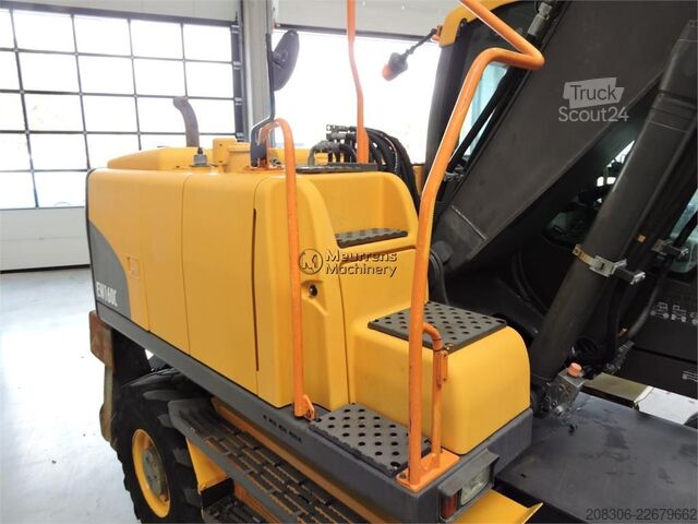 Pelle sur pneus VOLVO EW160C
