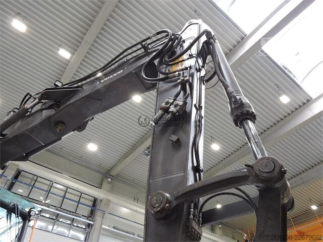 Pelle sur pneus VOLVO EW160C