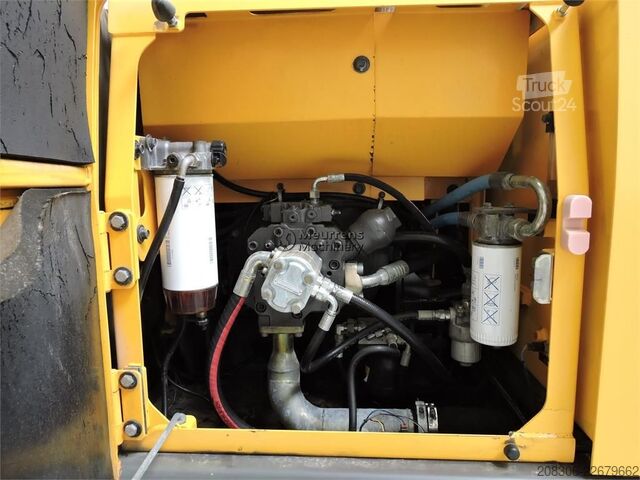 Pelle sur pneus VOLVO EW160C