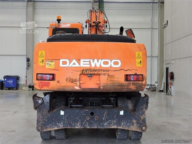 Pelle sur pneus DAEWOO S200W Belgium machine