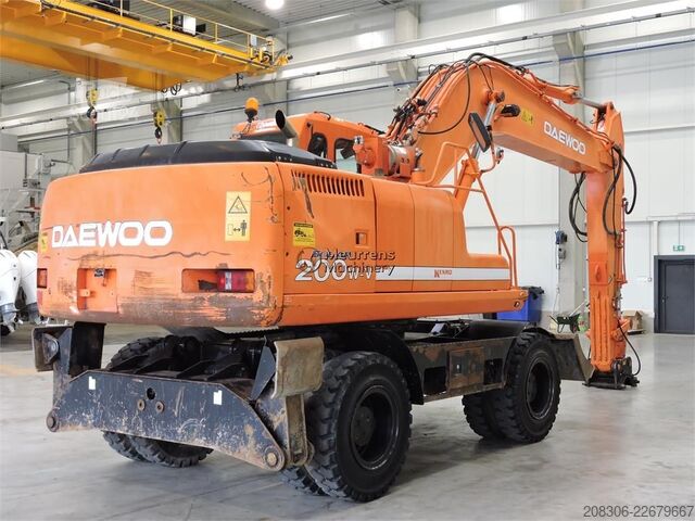 Pelle sur pneus DAEWOO S200W Belgium machine