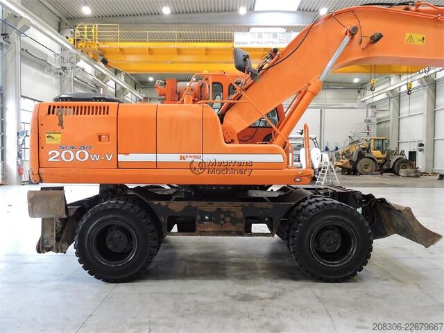 Pelle sur pneus DAEWOO S200W Belgium machine