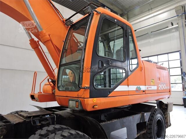 Pelle sur pneus DAEWOO S200W Belgium machine