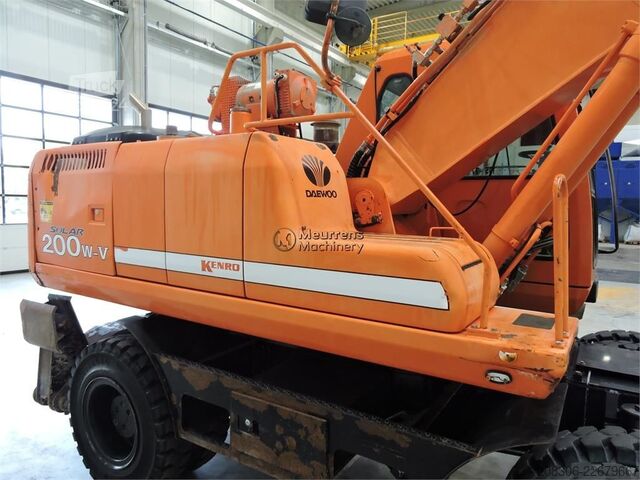 Pelle sur pneus DAEWOO S200W Belgium machine