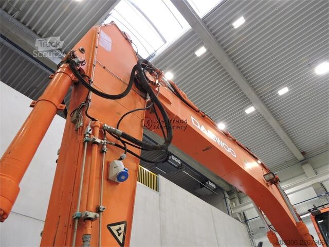 Pelle sur pneus DAEWOO S200W Belgium machine