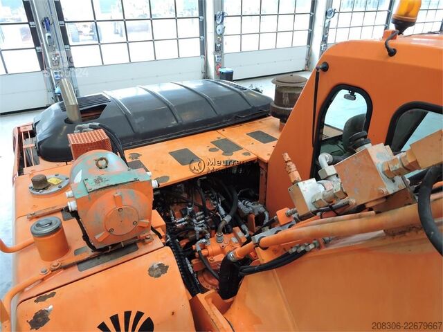 Pelle sur pneus DAEWOO S200W Belgium machine