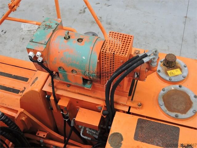 Pelle sur pneus DAEWOO S200W Belgium machine