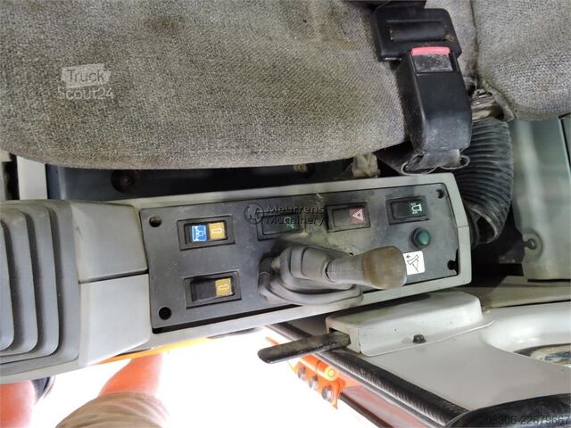 Pelle sur pneus DAEWOO S200W Belgium machine