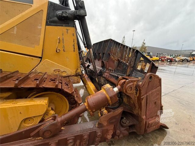 Valjar za ceste CATERPILLAR D8T
