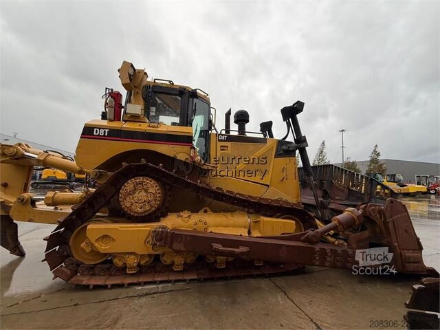 Valjar za ceste CATERPILLAR D8T