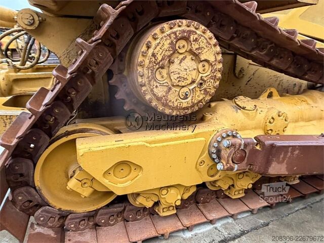 Valjar za ceste CATERPILLAR D8T