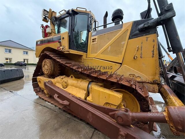 Valjar za ceste CATERPILLAR D8T