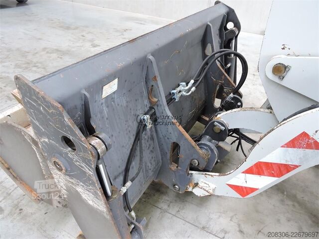 Chargeuse sur pneus CASE 221 F + Fork