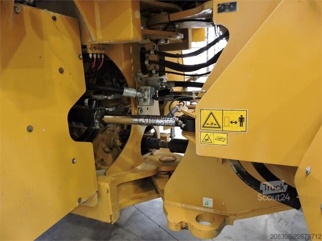 Chargeuse sur pneus CATERPILLAR 972M