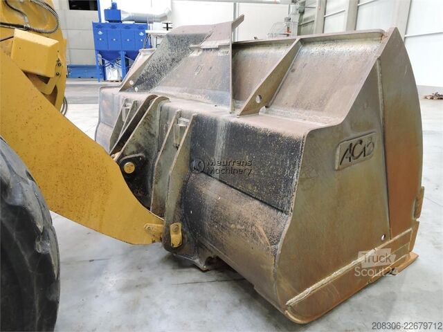 Chargeuse sur pneus CATERPILLAR 972M