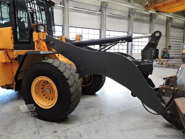 Chargeuse sur pneus HYUNDAI HL955A