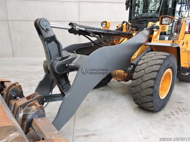 Chargeuse sur pneus HYUNDAI HL955A