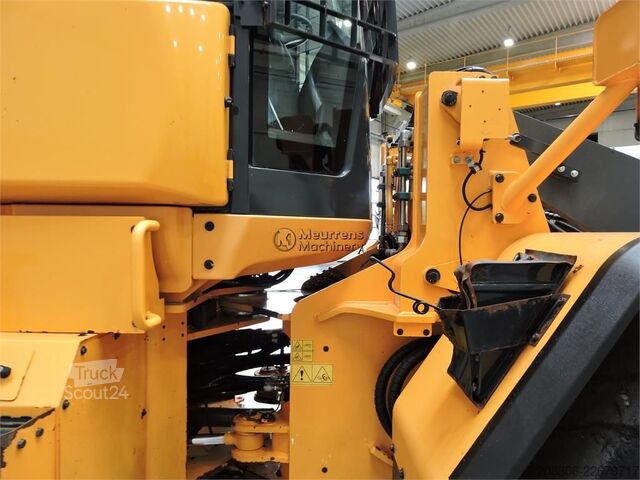 Chargeuse sur pneus HYUNDAI HL955A