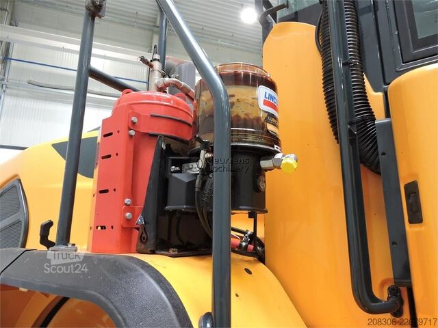 Chargeuse sur pneus HYUNDAI HL955A