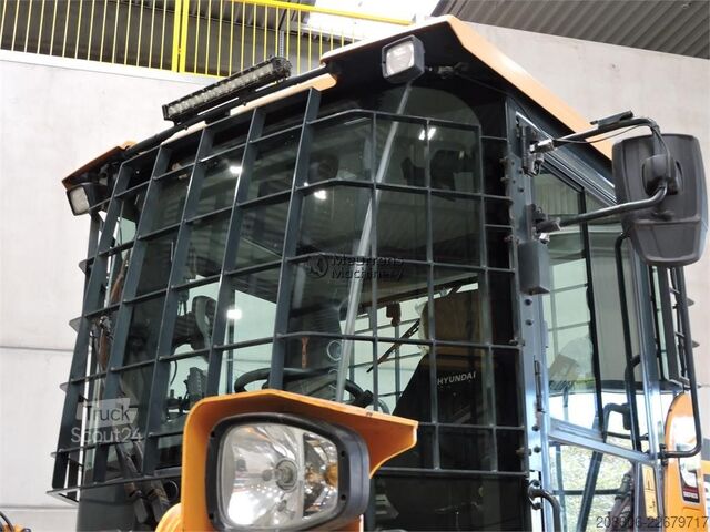 Chargeuse sur pneus HYUNDAI HL955A