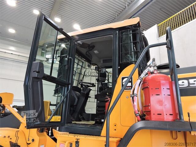 Chargeuse sur pneus HYUNDAI HL955A
