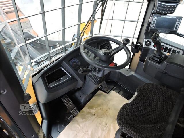Chargeuse sur pneus HYUNDAI HL955A